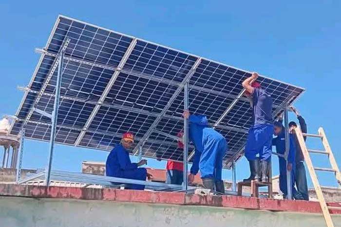Instalan sistemas fotovoltaicos en radioemisoras de Granma