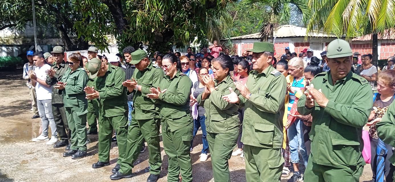 Presiden máximas autoridades granmenses Día Nacional de la Defensa en Campechuela