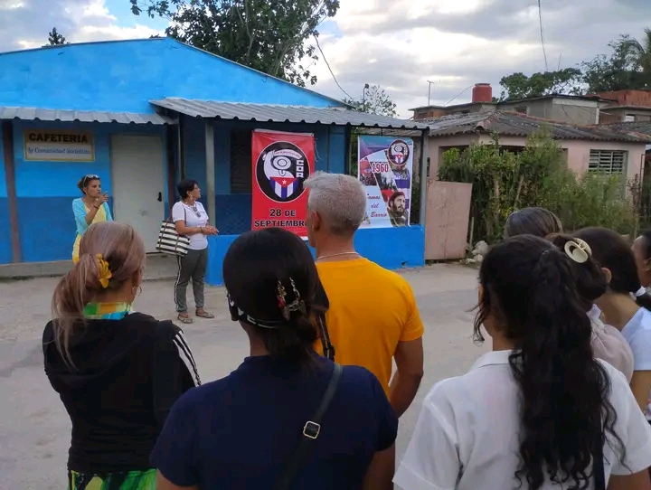 Realizan los CDR barrio debate Deber patrio antimperialista