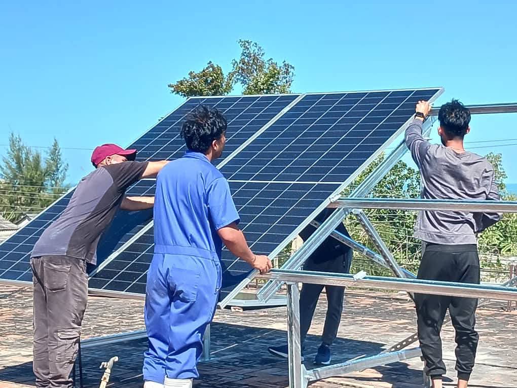 Instalan módulos de paneles fotovoltaicos en unidades de la Salud Pública en Campechuela