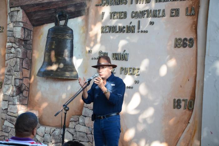 «El escritor que no publica, perece»