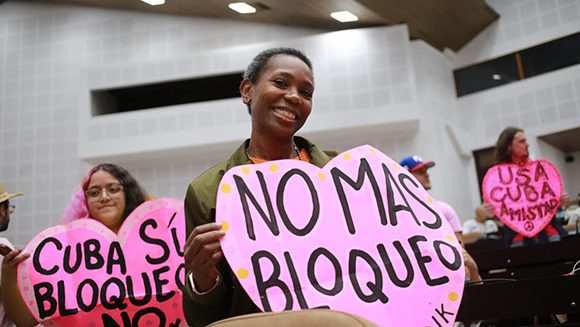 Díaz-Canel recibe al Convoy Nuestra América como un puente de resistencia y solidaridad