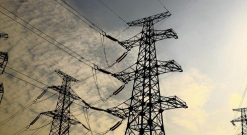 Granma se sincroniza al SEN y comienza restablecimiento eléctrico parcial