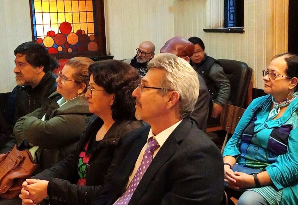 Escritores chilenos lanzan campaña de solidaridad con Cuba