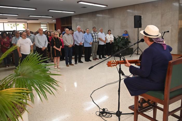 Una firma por la paz, y por el sagrado deber de defender la Patria