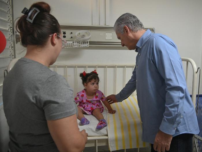 Constata Díaz-Canel desarrollo de la transformación digital y el empleo de la IA en el Instituto de Neurología y Neurocirugía