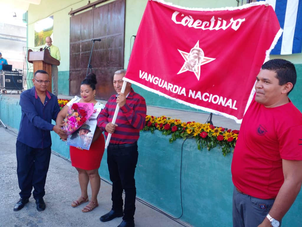 Bandera de Vanguardia Nacional distingue a colectivo agroindustrial