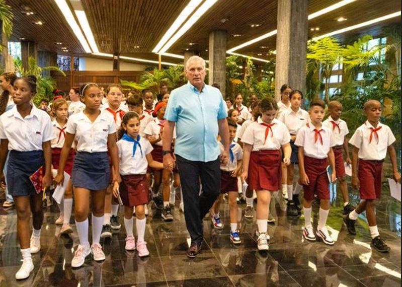 Díaz-Canel destaca responsabilidad de pioneros y jóvenes con Cuba