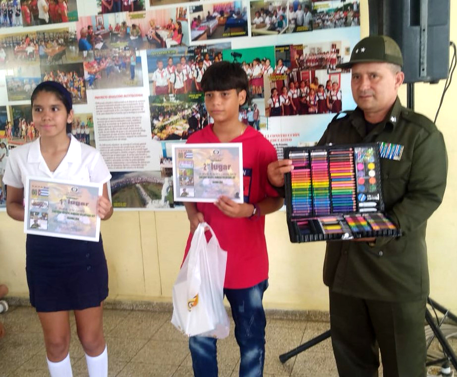 Estimulan a ganadores del concurso infantil Bombero Voluntario Soy