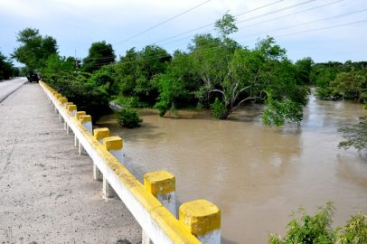 Suspenden tránsito sobre puente del río Salado en carretera Tunas-Bayamo