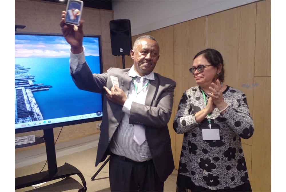 Cuba otorgó Medalla de la Amistad a asociación de Etiopía