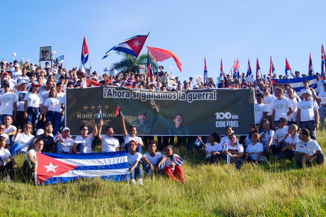 Rinde pueblo de Granma homenaje a Raúl Castro en Cinco Palmas