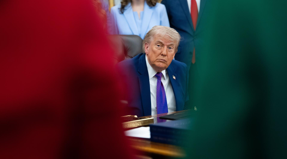 Un acuerdo o “volar por los aires” a Irán; Trump amaga con su decisión final