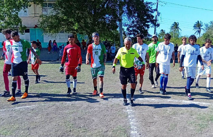 De los goles al silbato, una vida dedicada al fútbol