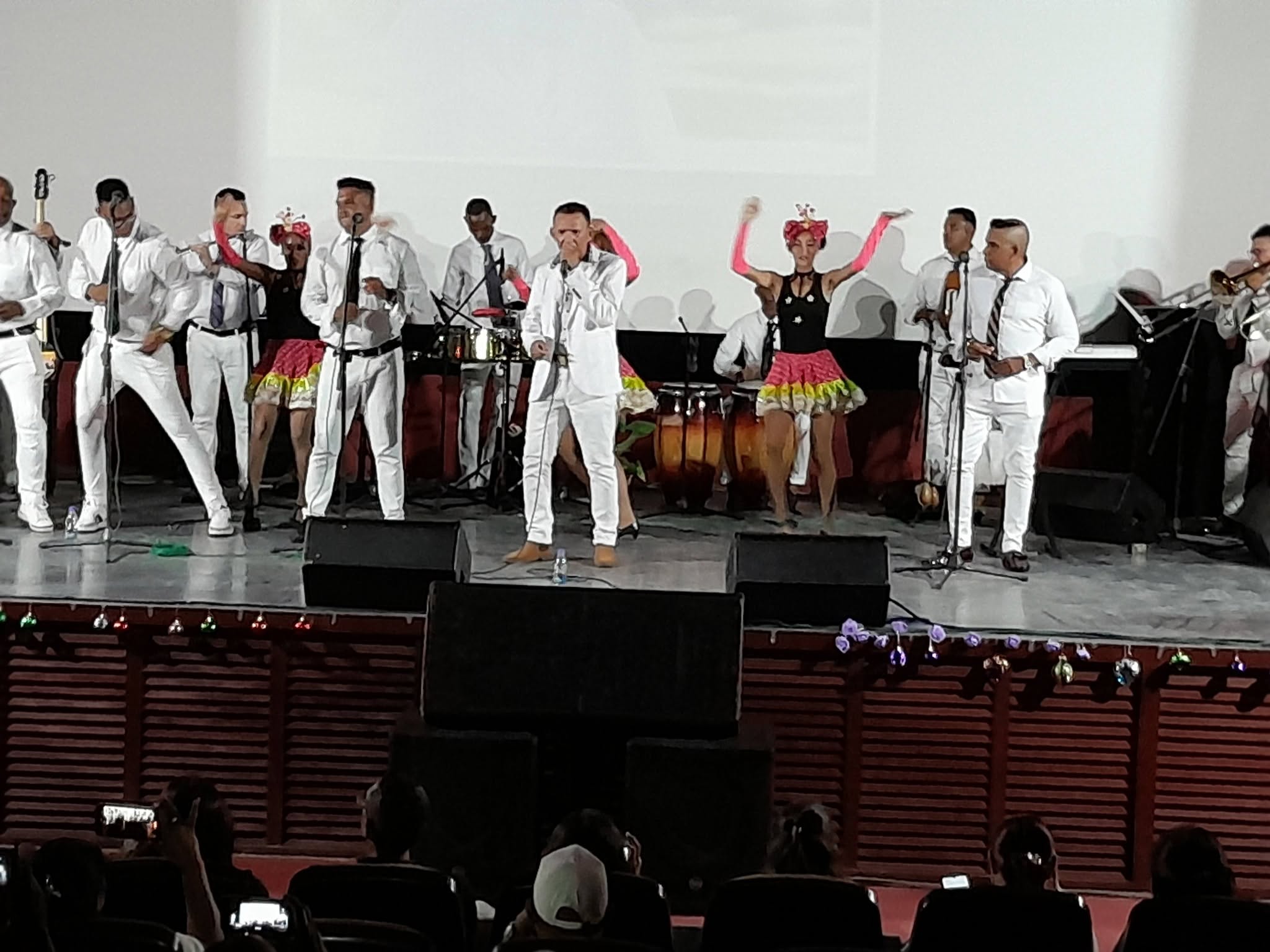 El Gallo y su orquesta, en concierto único