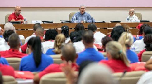 Díaz-Canel: “La implementación de estas transformaciones no tendrá los resultados que anhelamos si no hay una activa participación de nuestros trabajadores”