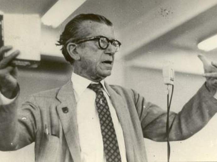 Manuel Navarro Luna: Poeta consagrado