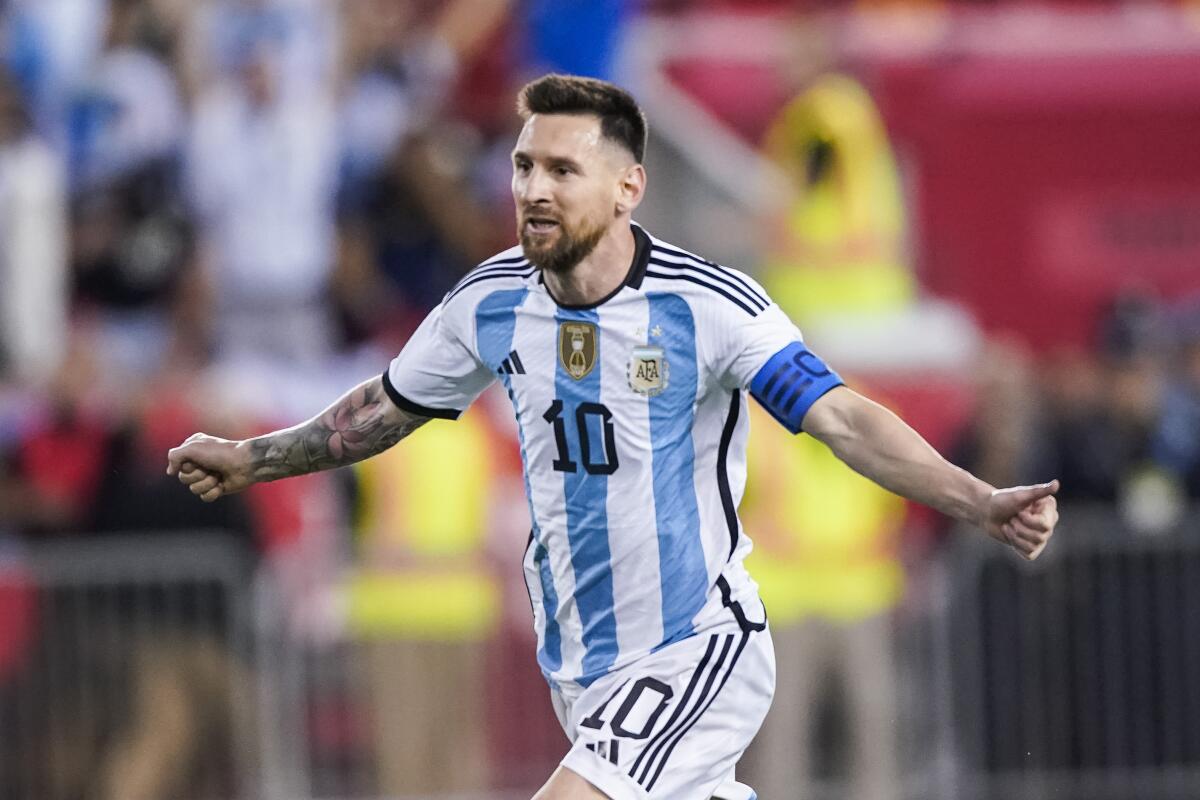 Argentina vence a Argelia con hat trick histórico de Lionel Messi