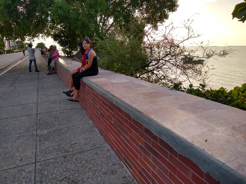 El malecón, donde el arte y el mar se funden en Manzanillo
