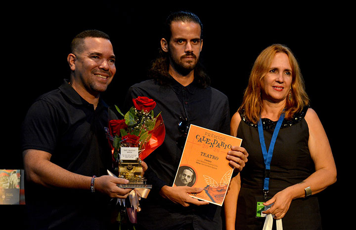 Entregan Premios Calendario 2026 como parte de la Feria del Libro