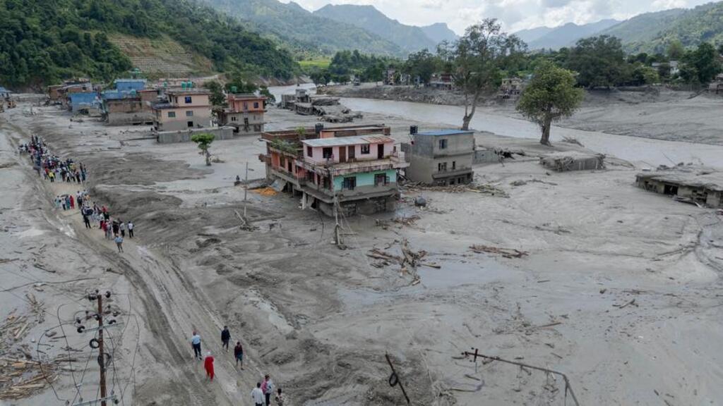 Expertos chinos evalúan causas y riesgos tras desastre en Nepal