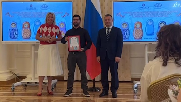 Pintor cubano gana concurso internacional de artes plásticas en Rusia