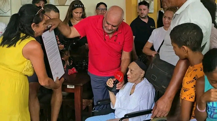 Omara Portuondo recibe premio Siboney Excelencia Musical