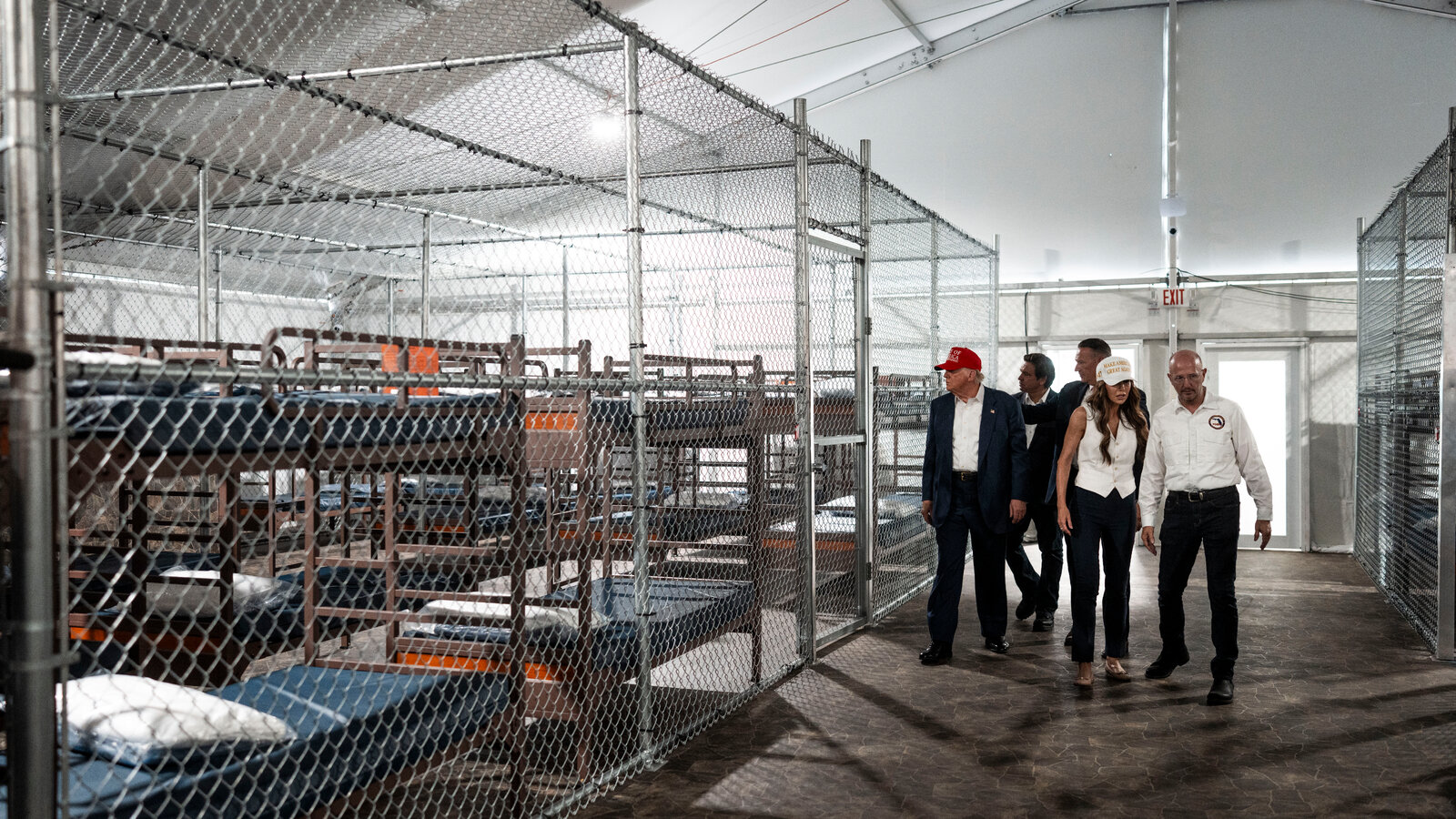 Casos y cosas en casa: Jaulas para inmigrantes en Alligator Alcatraz