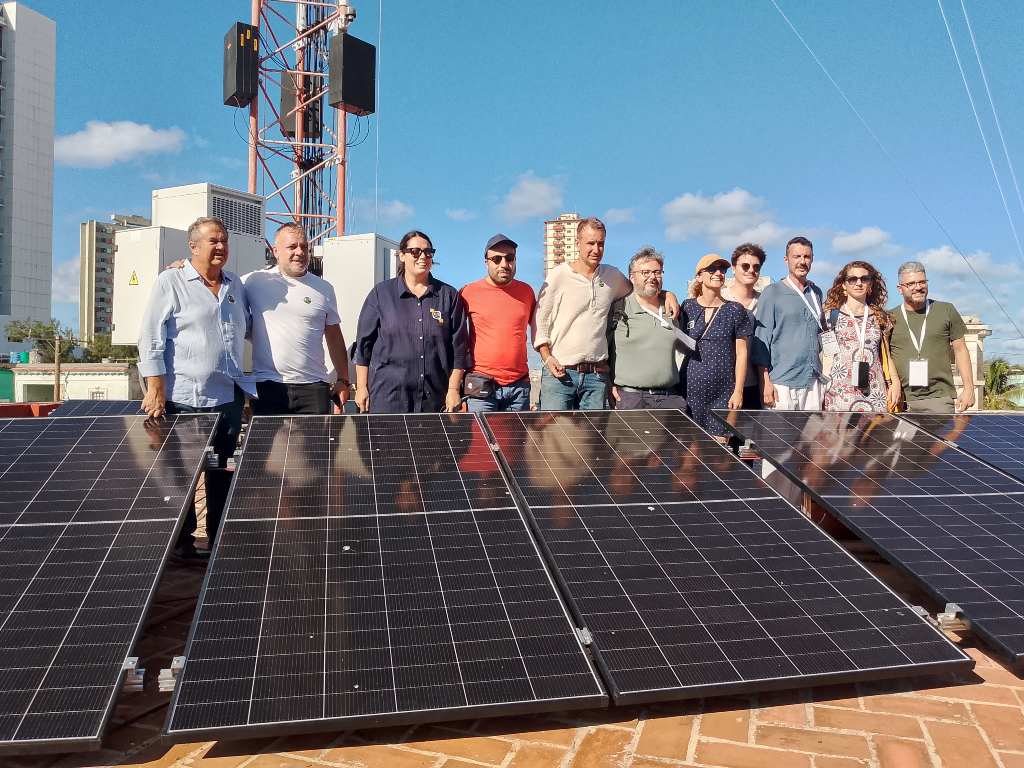 Ruta a Cuba dona paneles solares a la cultura habanera