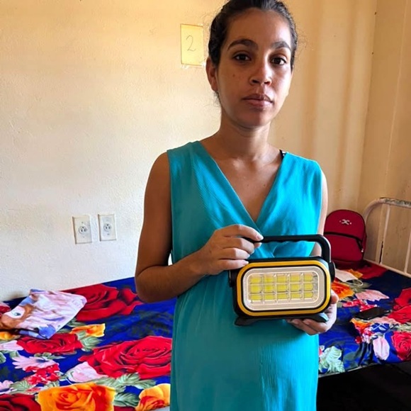 PNUD envía más de 16 000 lámparas recargables para apoyar a familias en Cuba