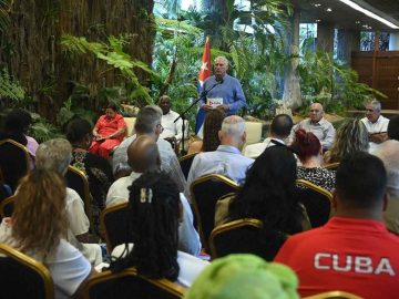 Díaz-Canel evalúa el impacto social de los cambios económicos