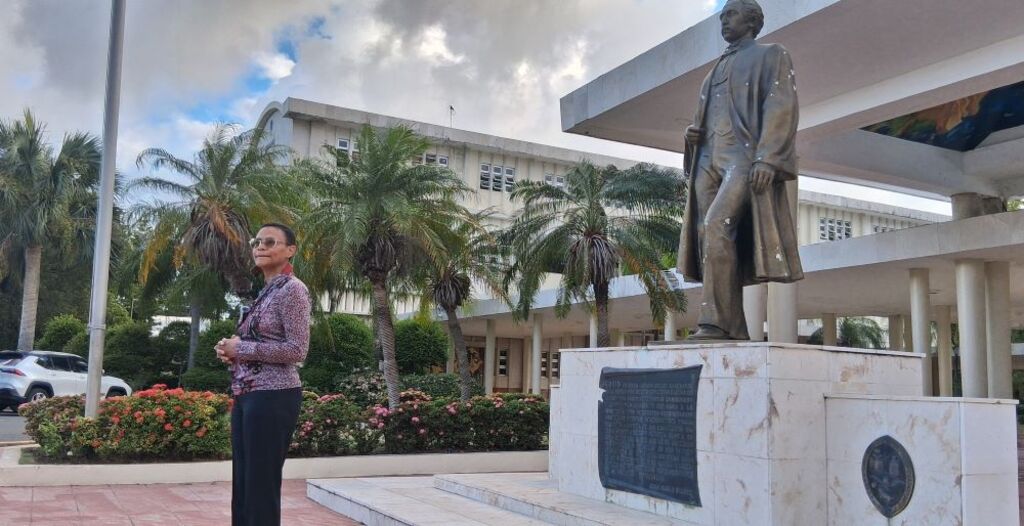 Médica dominicana graduada en la ELAM alza su voz por Cuba